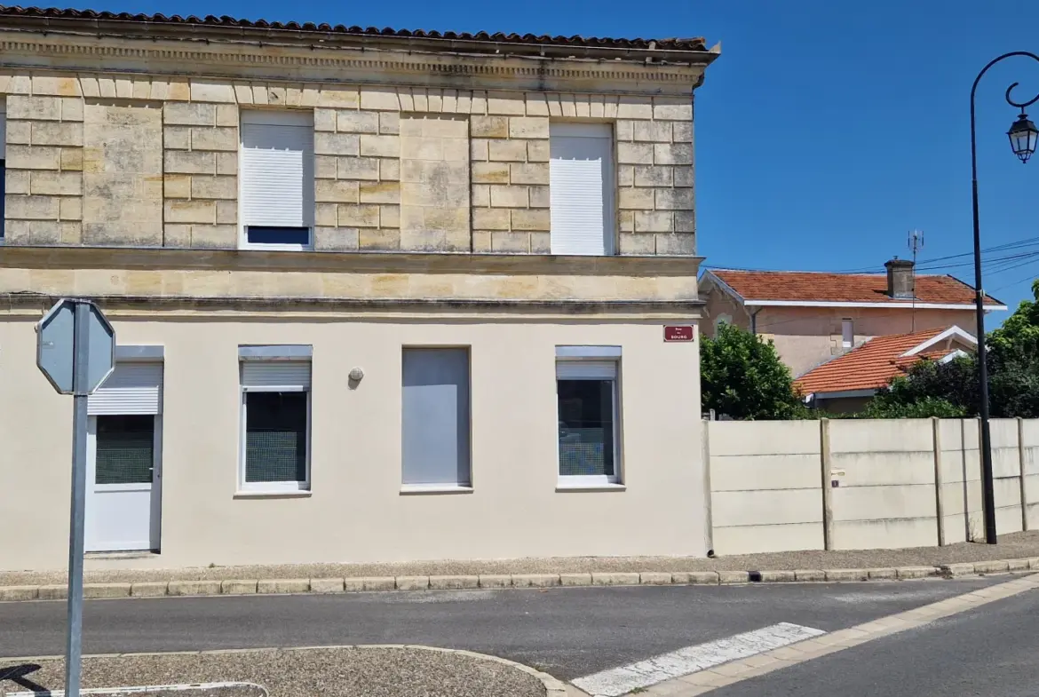 Immeuble ancien en pierre avec deux logements T3 à Arcins 