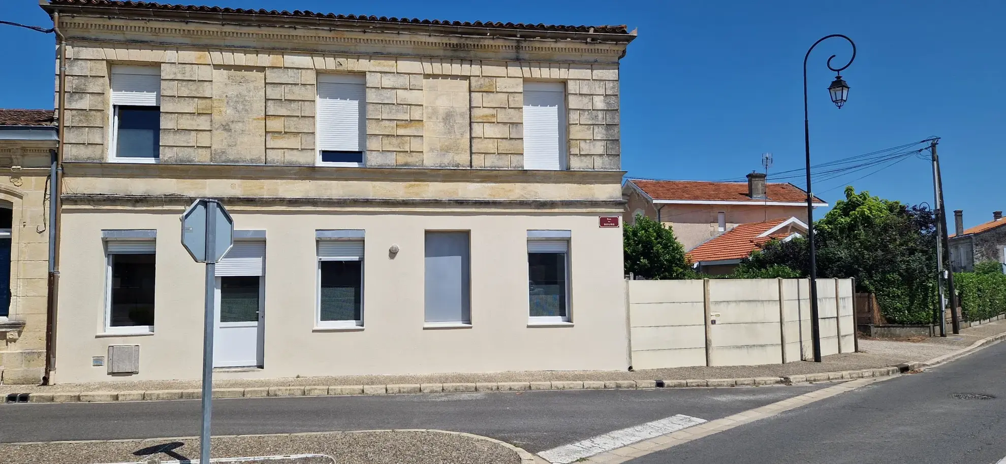 Immeuble ancien en pierre avec deux logements T3 à Arcins 