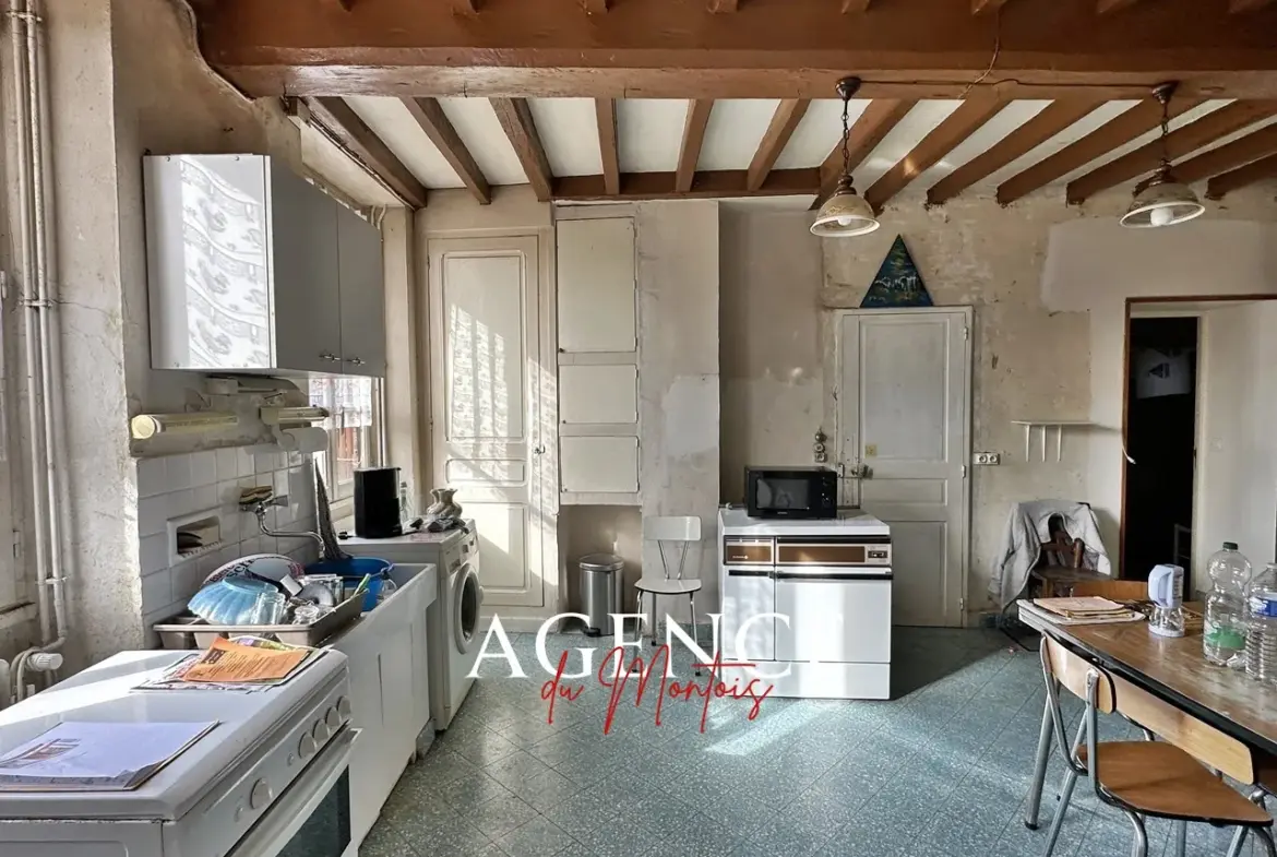 Maison bourgeoise à rénover à Sergines sur 2635 m² 