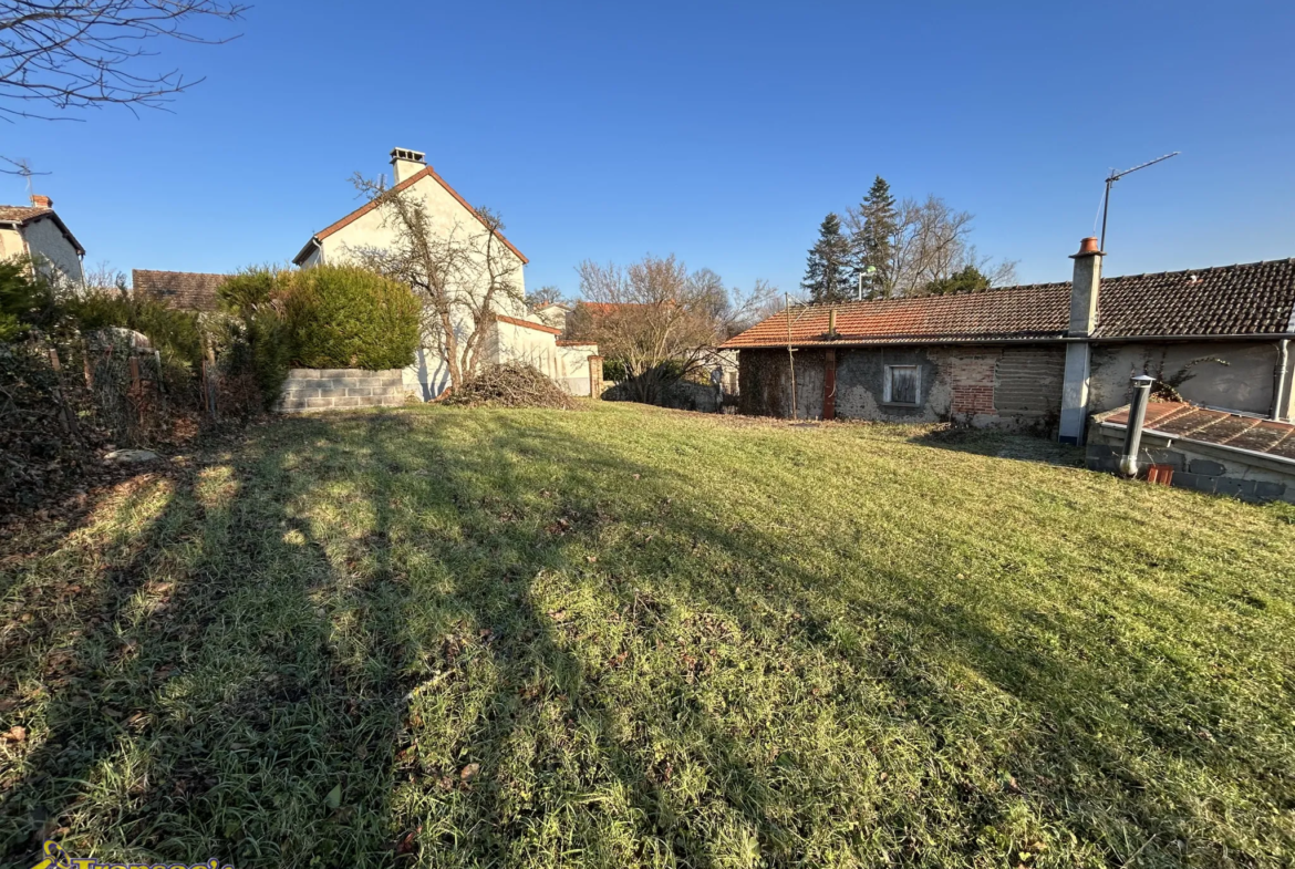 Ensemble immobilier de deux maisons à vendre à Limons - 130 m² sur 600 m² 