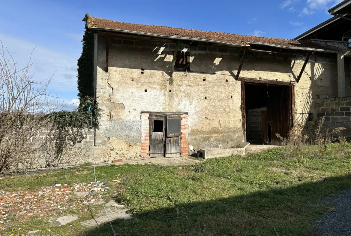 Maison 4 pièces de 110m² avec terrain et dépendances à Puy-Guillaume 