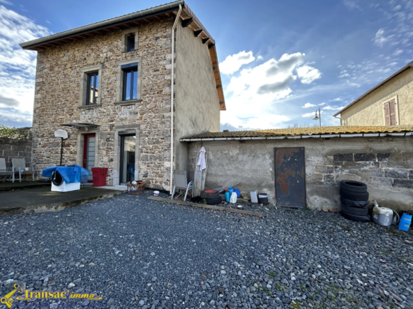 Maison 4 pièces de 110m² avec terrain et dépendances à Puy-Guillaume