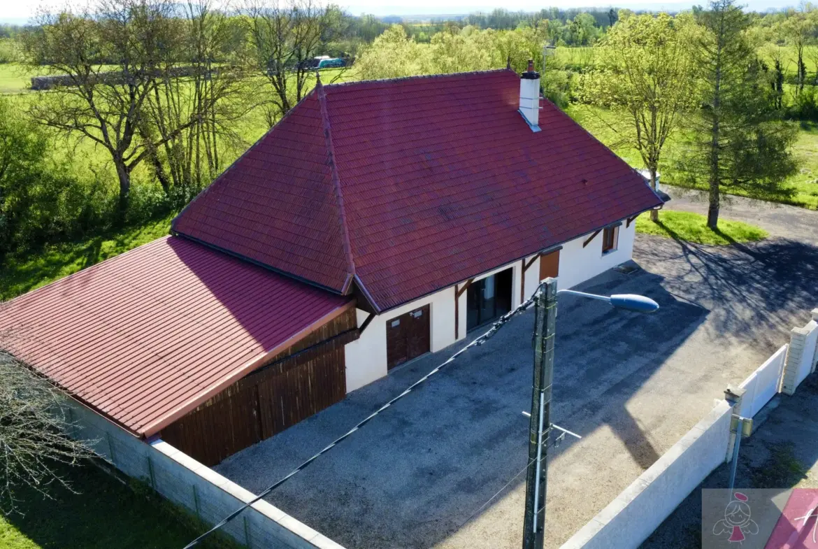 Maison avec grand terrain et dépendances à Belmont 