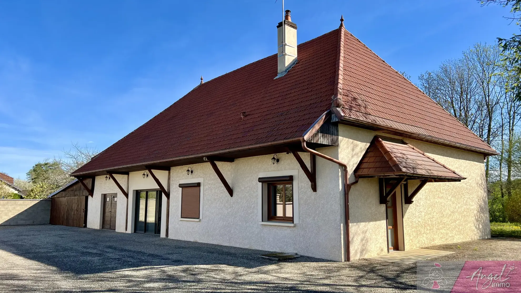 Maison avec grand terrain et dépendances à Belmont 