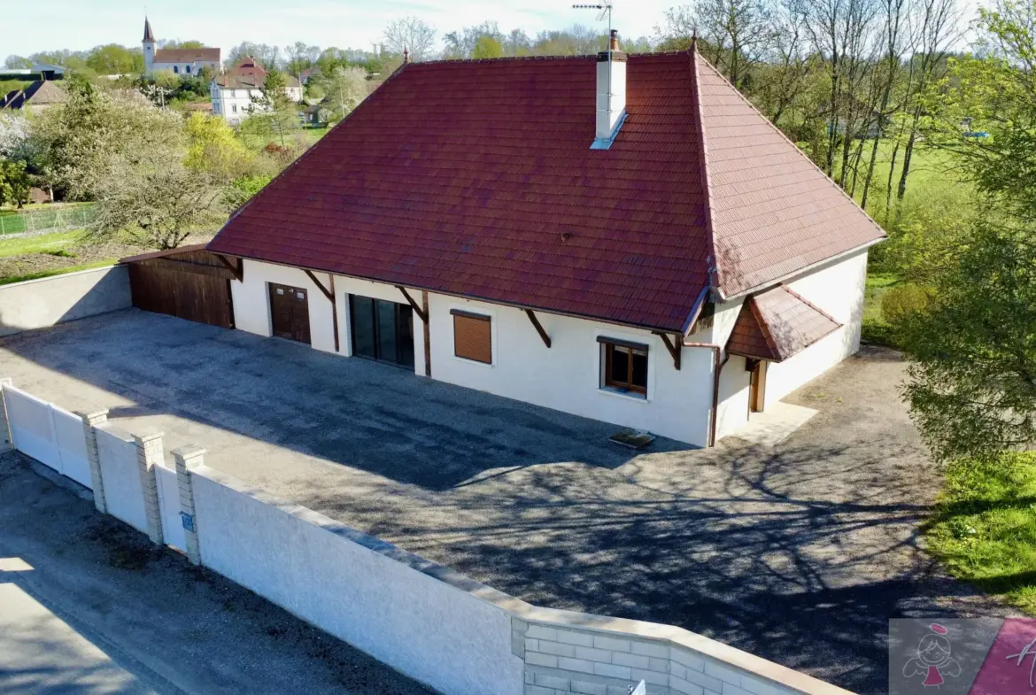 Maison avec grand terrain et dépendances à Belmont 