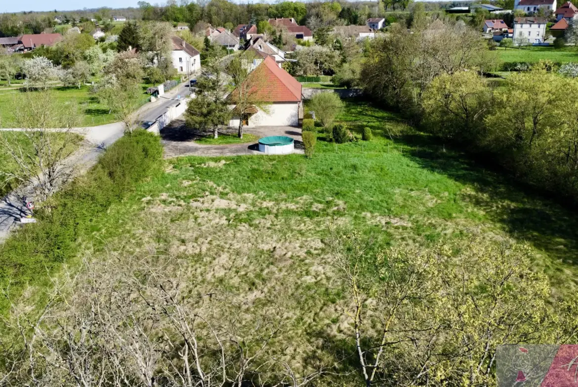 Maison avec grand terrain et dépendances à Belmont 