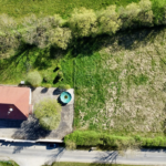 Maison avec grand terrain et dépendances à Belmont