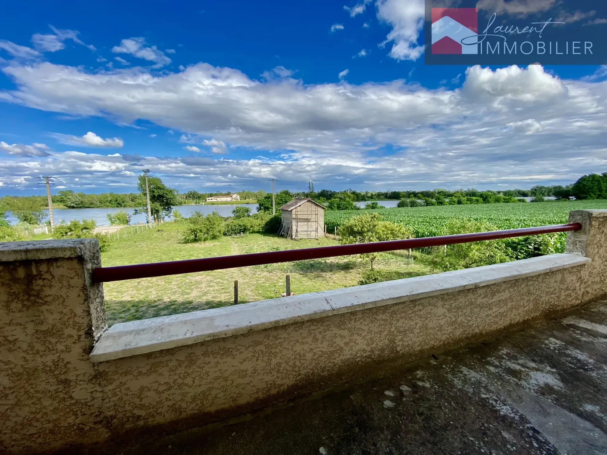 Grande maison familiale à Saint-Martin-Belle-Roche avec vue sur la Saône 