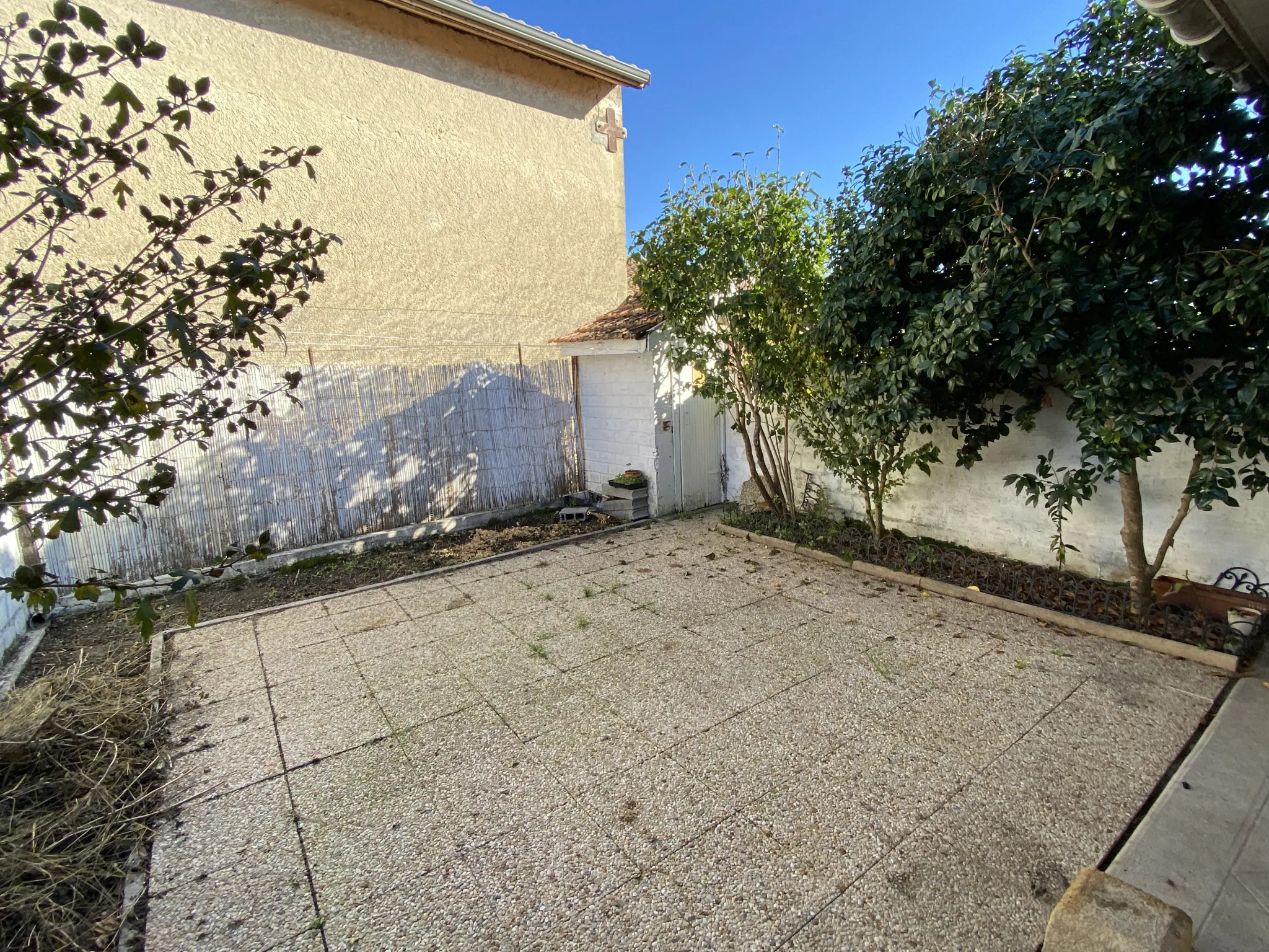 Maison avec cour au centre-ville de Langon 