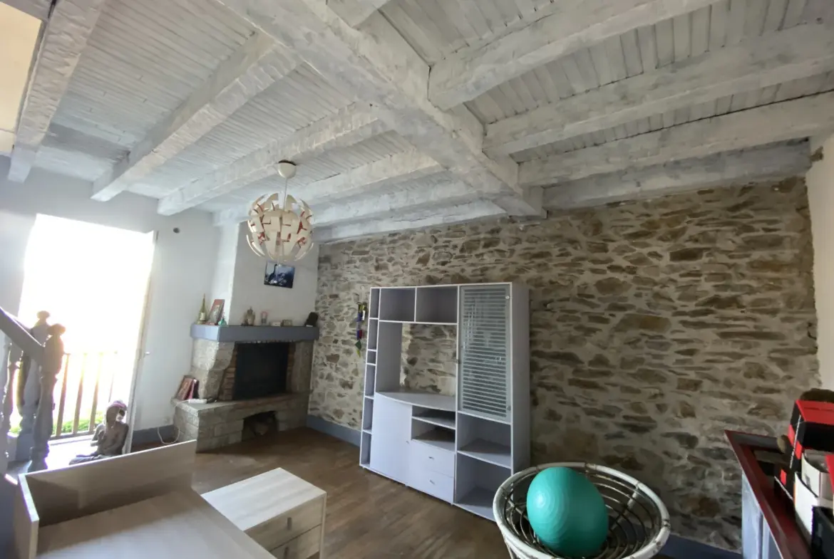 Maison rénovée à Cornil en Corrèze avec dépendances 