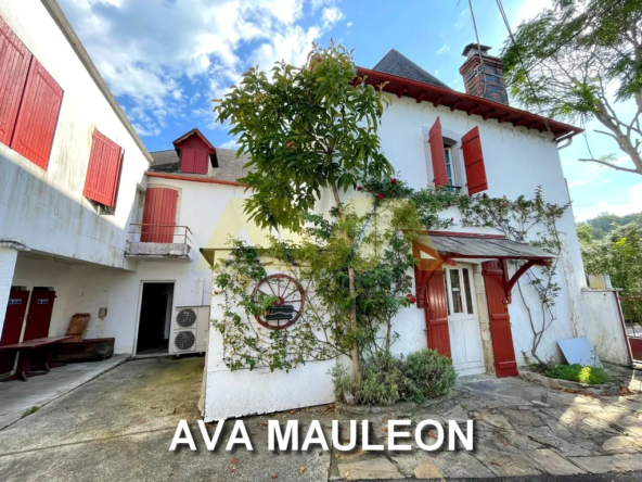 Maison ancienne spacieuse à vendre à Mauleon Licharre