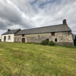 Ensemble Immobilier à Guenin - Maison de Village et Longère à Rénover