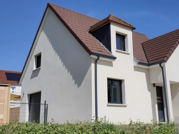 Maison individuelle récente avec piscine à Rochefort sur Nenon