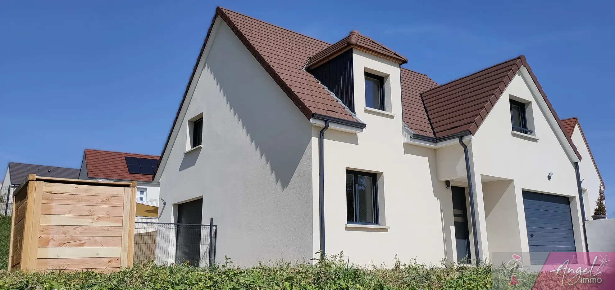 Maison individuelle récente avec piscine à Rochefort sur Nenon 