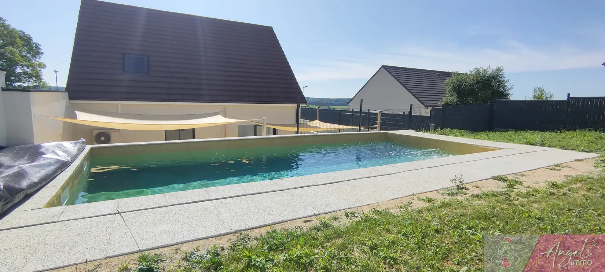 Maison individuelle récente avec piscine à Rochefort sur Nenon 