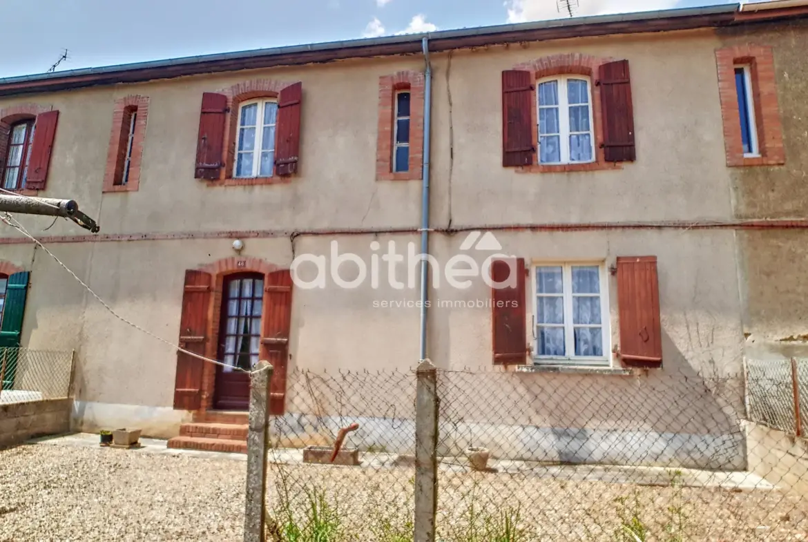 Maison d'habitation à rénover à Roumazières-Loubert 