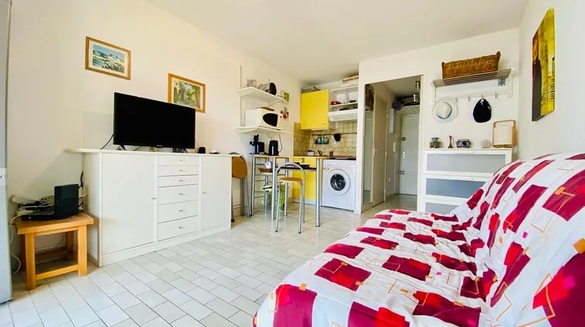 Charmant studio vue mer à Bandol à vendre 