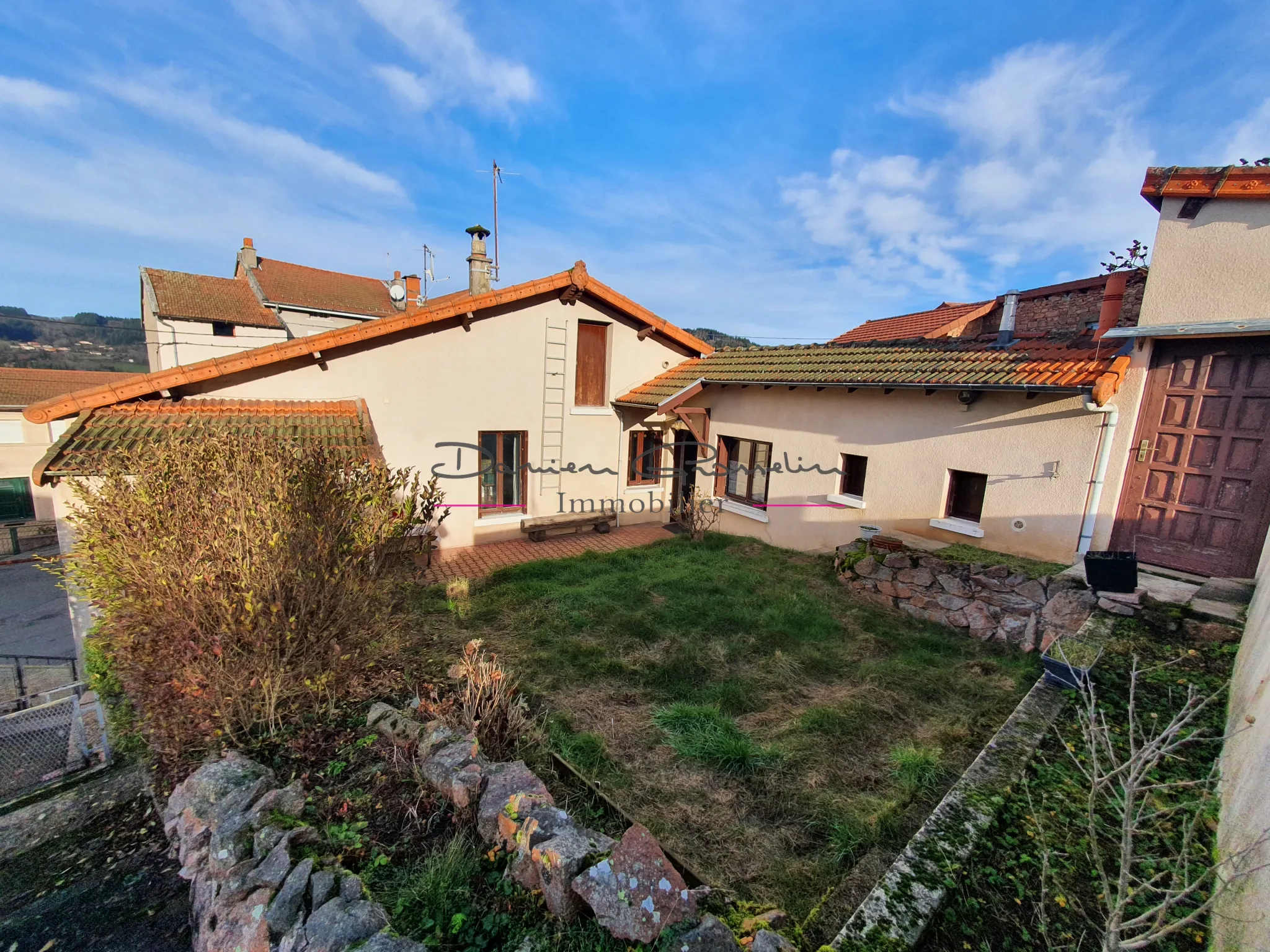 Maison de village avec garage à Cours la Ville - 50 000 EUR 