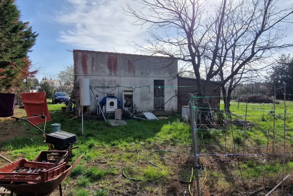 Terrain de loisir à vendre à Vias avec maisonnette 