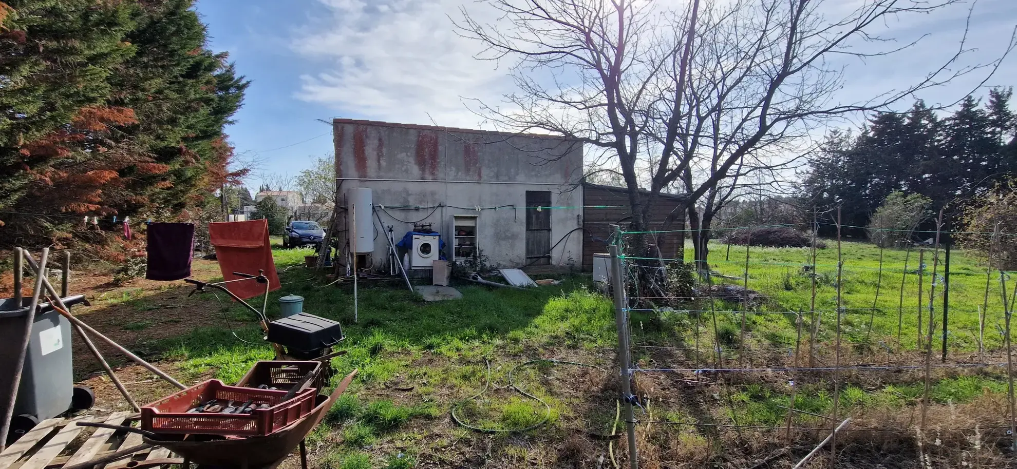 Terrain de loisir à vendre à Vias avec maisonnette 