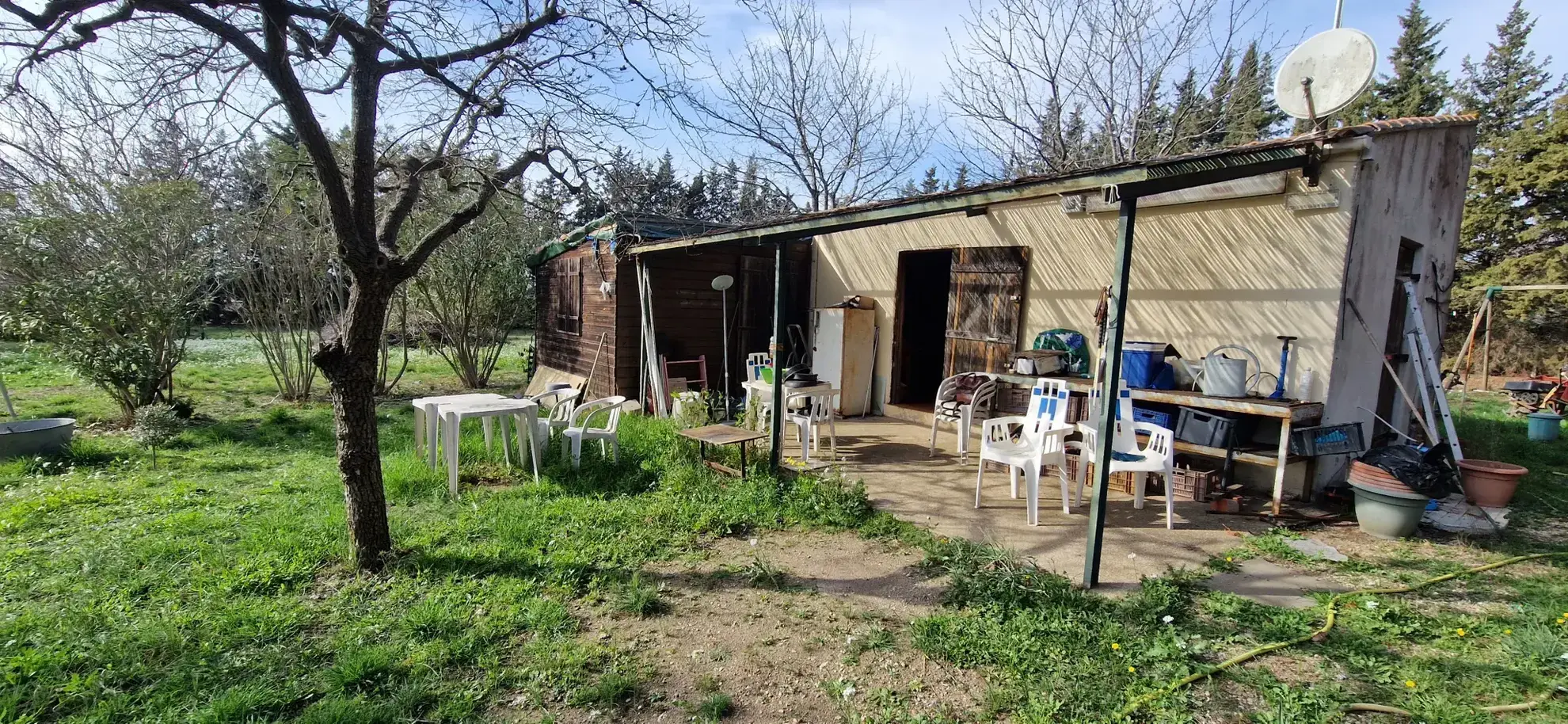 Terrain de loisir à vendre à Vias avec maisonnette 