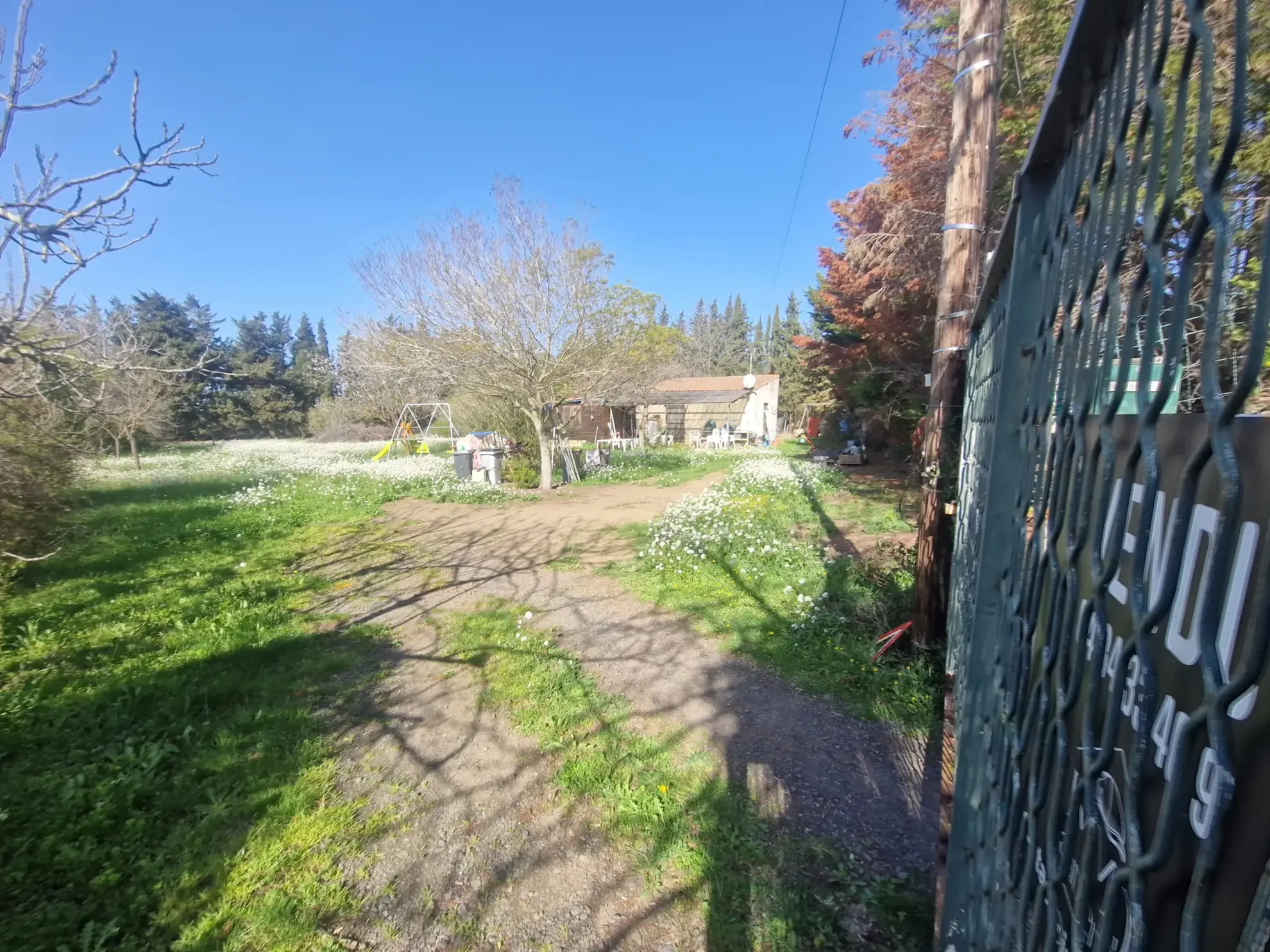 Terrain de loisir à vendre à Vias avec maisonnette 