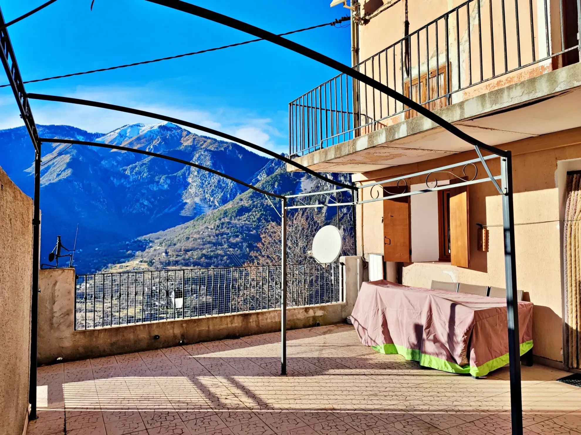 Bel appartement meublé avec terrasse et vue panoramique à Belvédère 