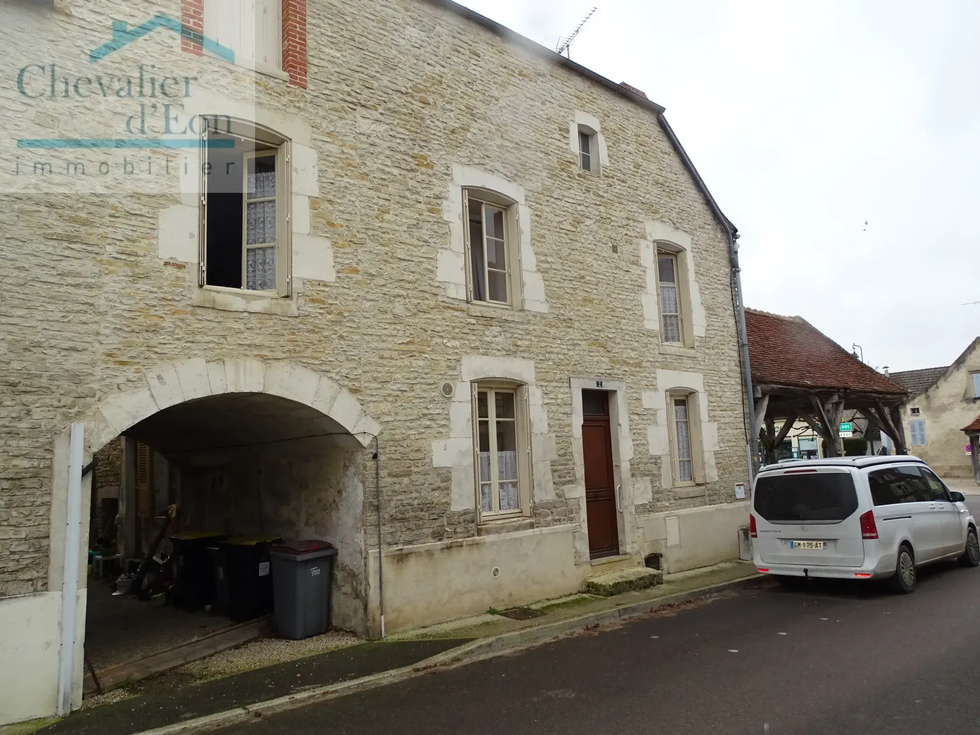 Maison de village à Tanlay Centre avec garage à vendre 