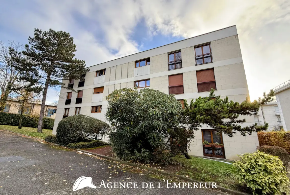 Grand appartement deux-pièces lumineux à Rueil-Malmaison 