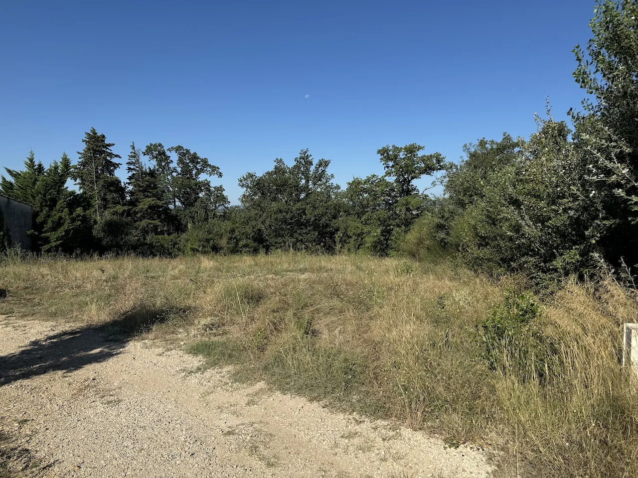 Terrain constructible de 900 m² à vendre à Cairanne 