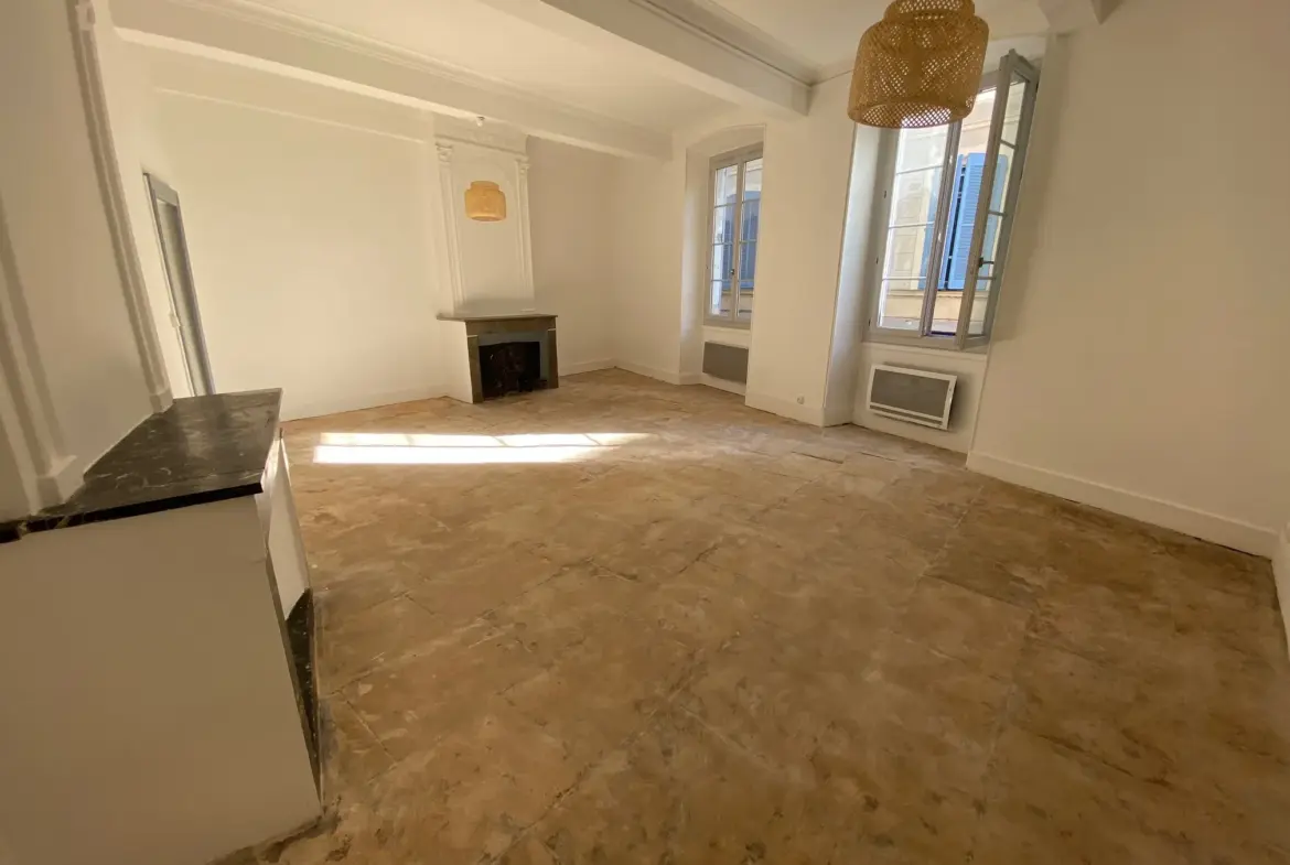 Appartement T2 rénové à Nîmes - Centre historique 