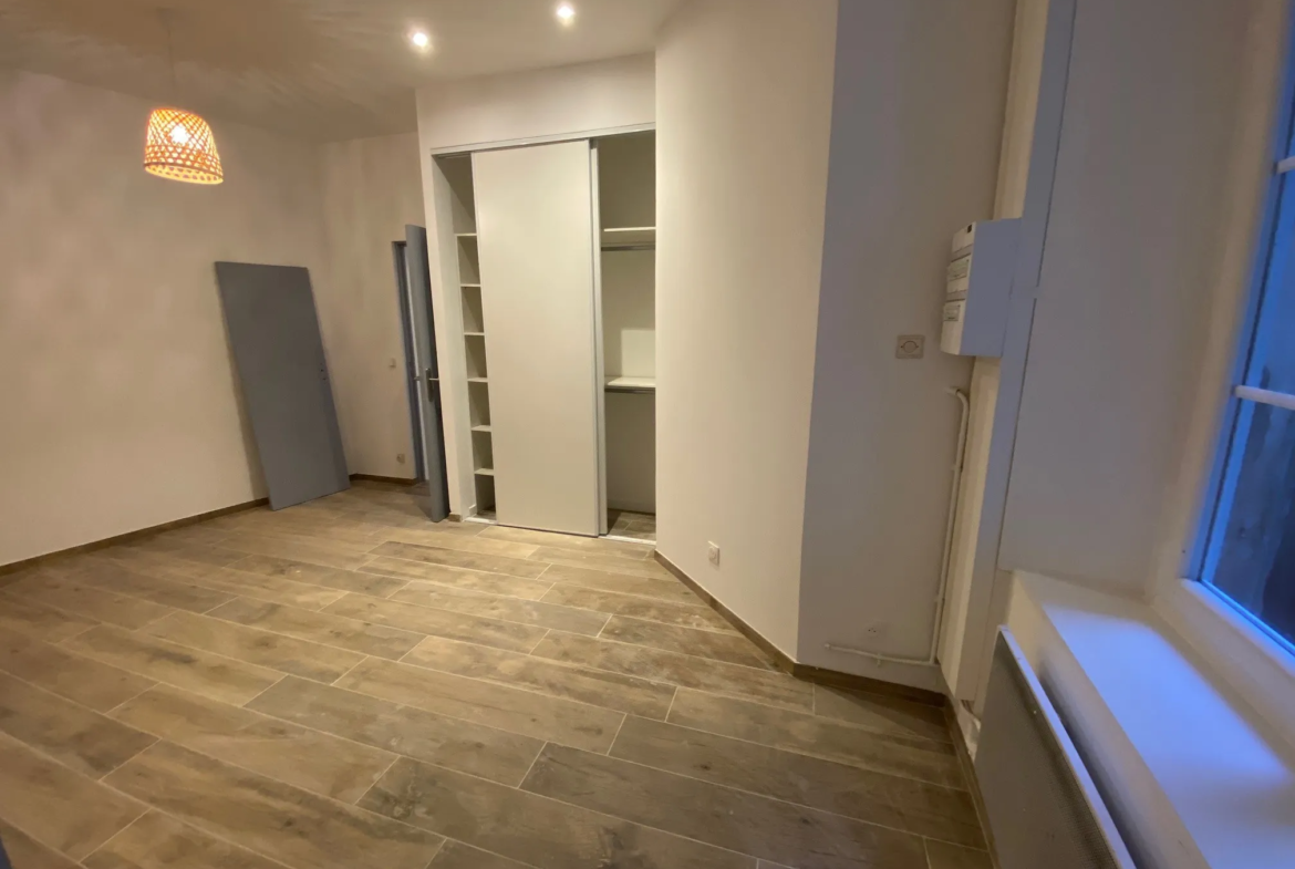 Appartement T2 rénové à Nîmes - Centre historique 