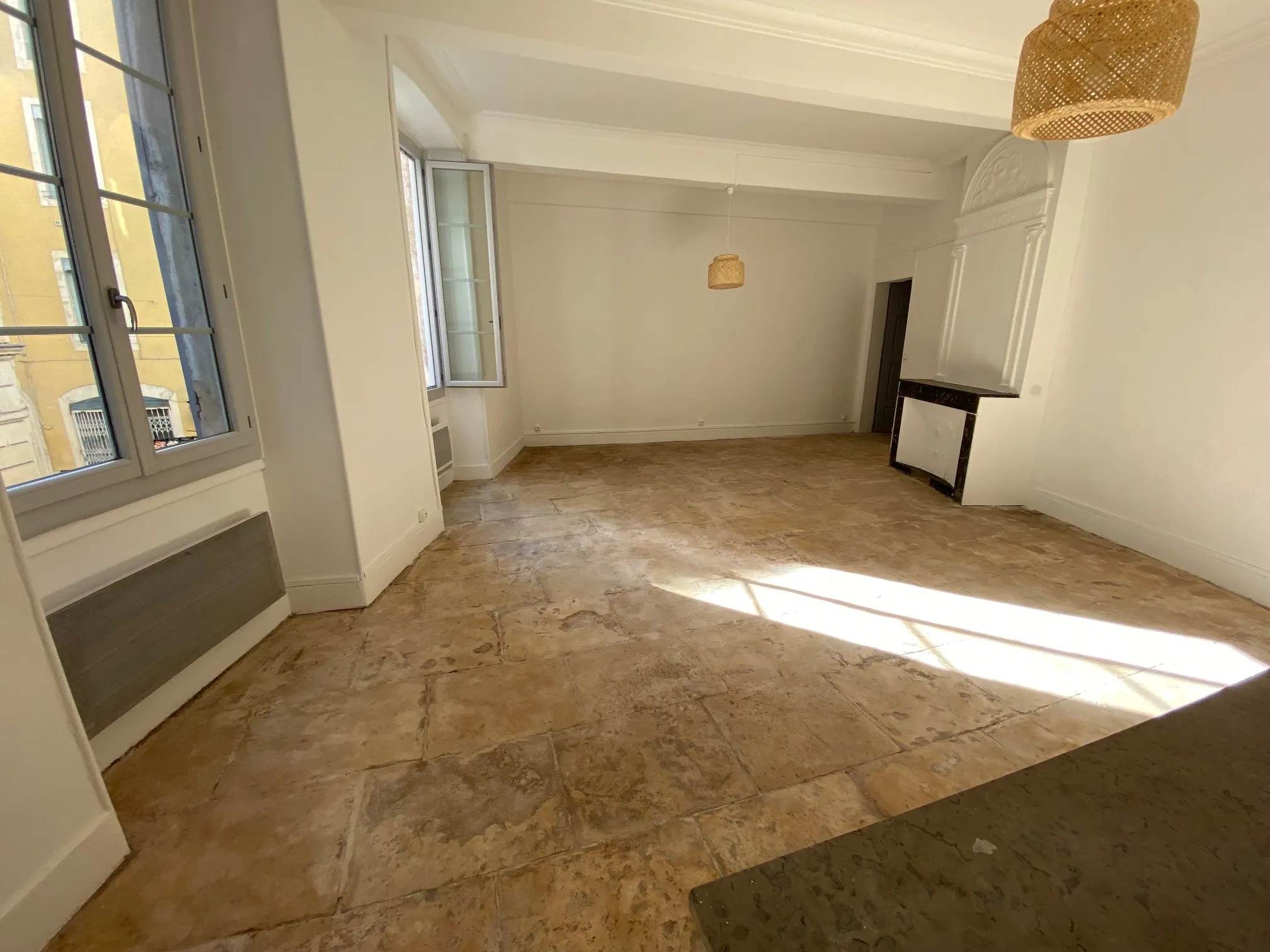 Appartement T2 rénové à Nîmes - Centre historique 