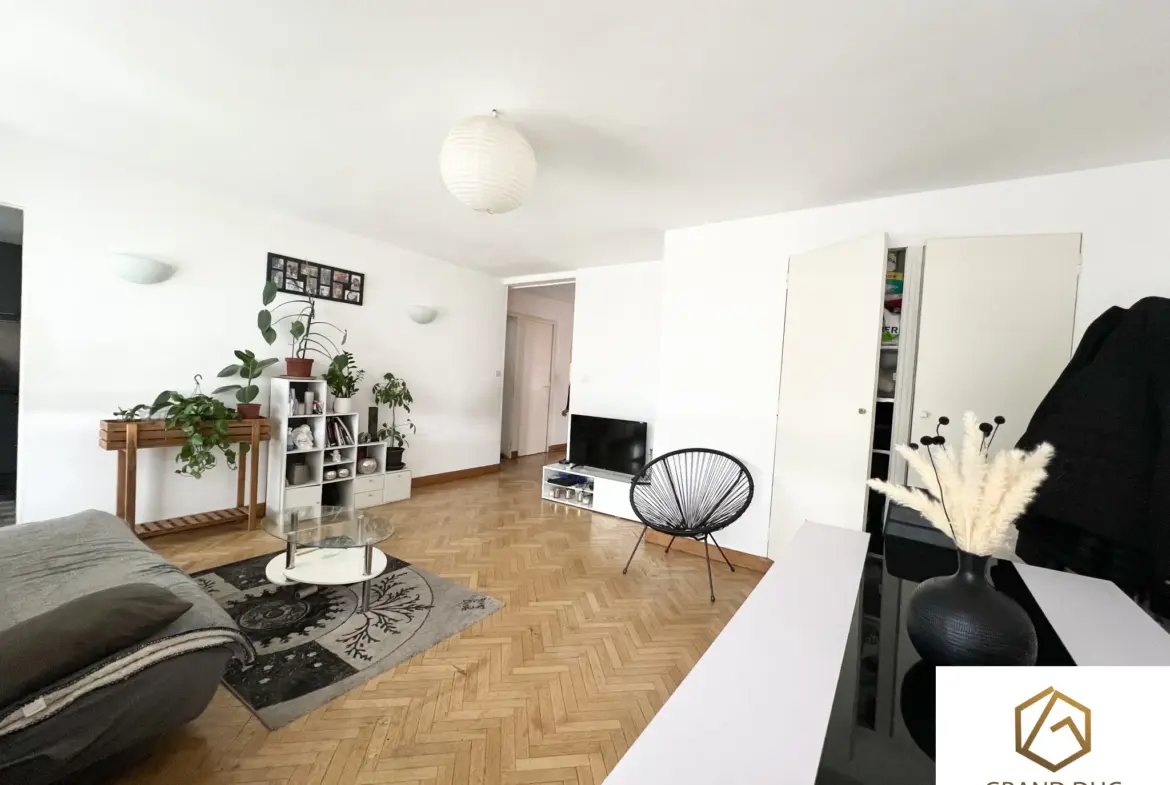 Appartement 3 pièces de 68m2 avec terrasse de 10m2 dans le 4ème, Proche Palais Longchamp 