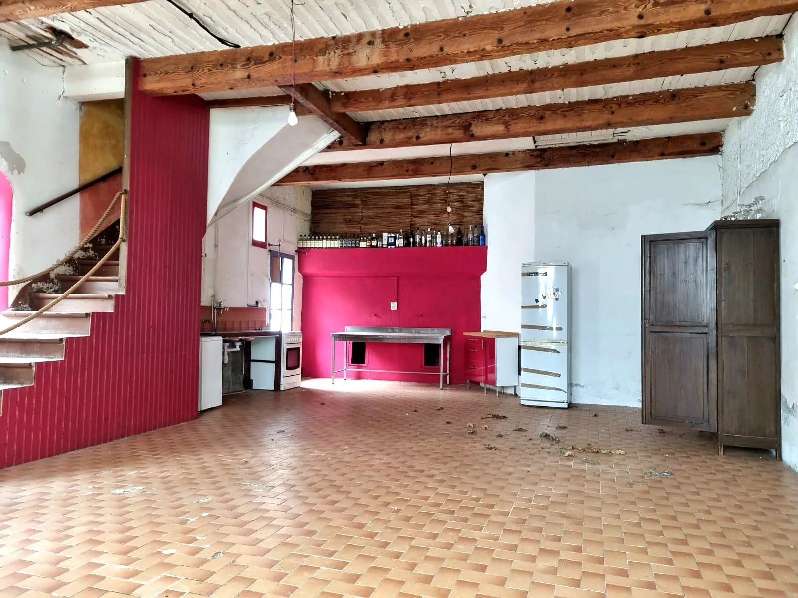 Grande maison avec cour et grenier aménageable à vendre à St Marcel sur Aude 