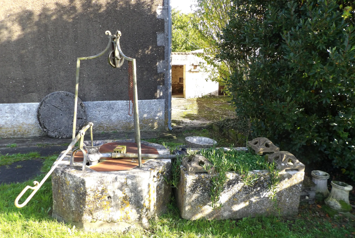 Charmante maison charentaise à rénover près de Saint-Savinien 