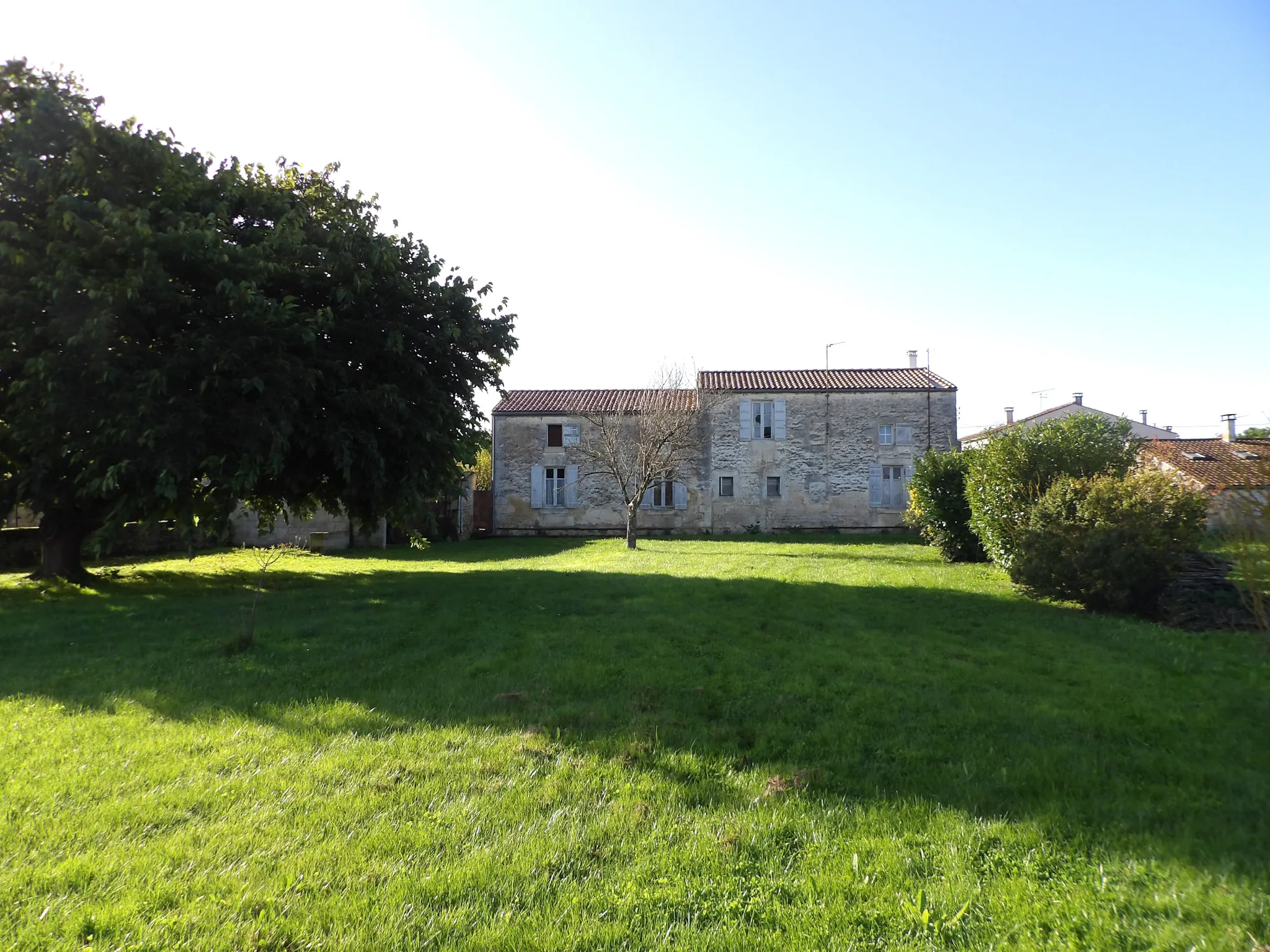 Charmante maison charentaise à rénover près de Saint-Savinien 