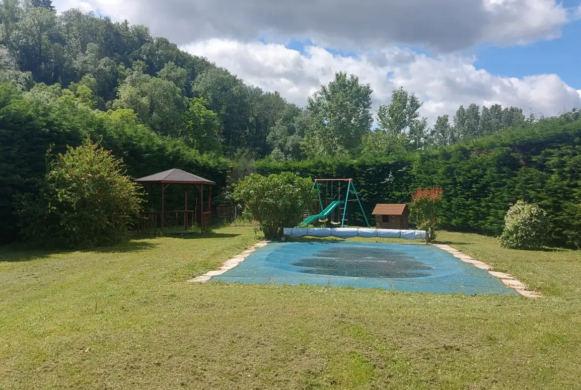 Villa avec piscine à Seyssuel - 3 chambres et grand terrain 