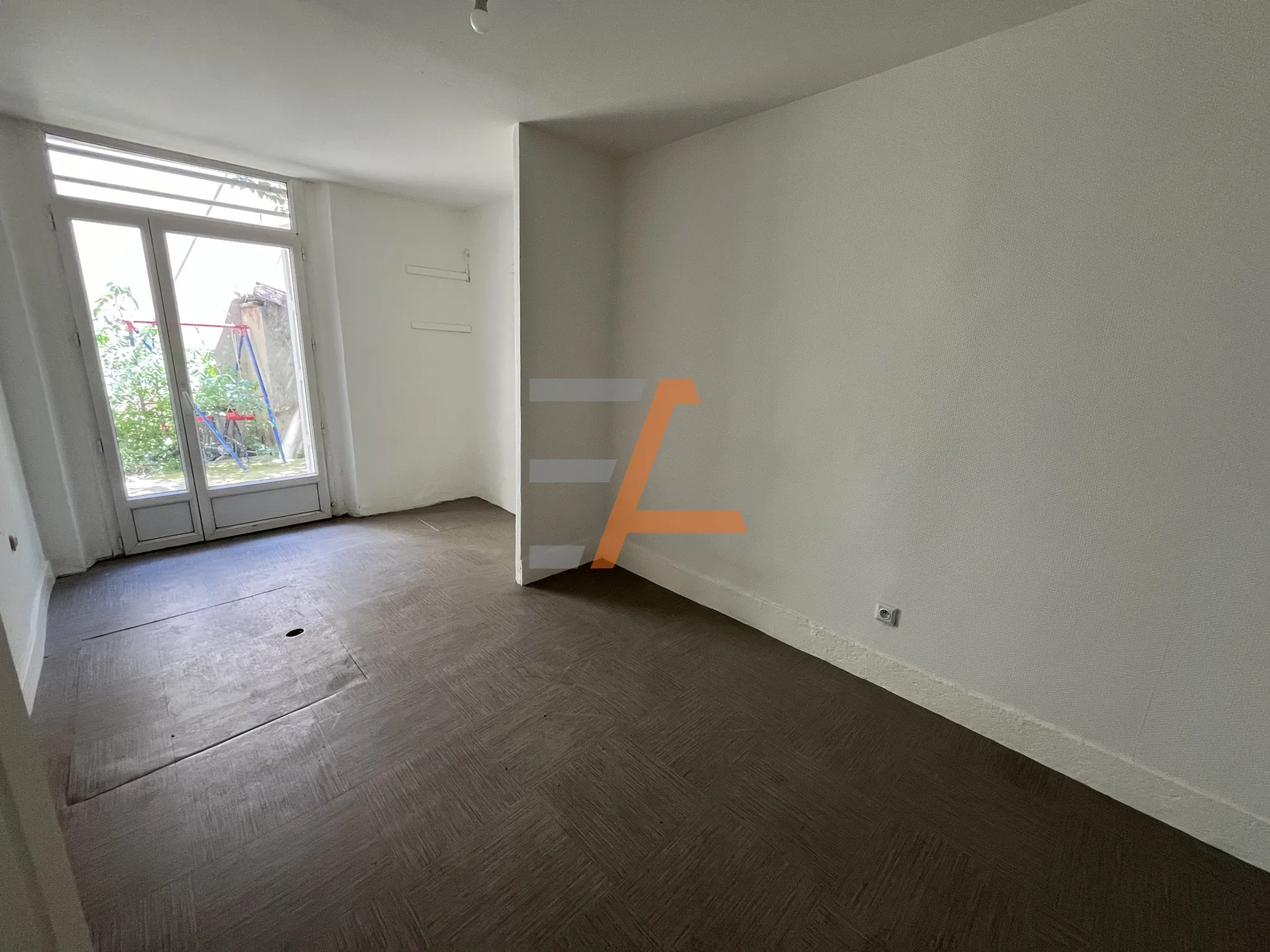 Immeuble à vendre au Crêt de Roch, 2 appartements 