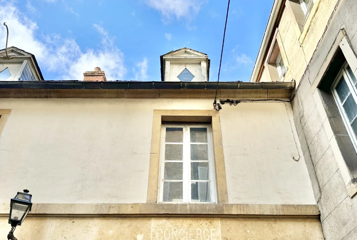 À vendre : Appartement à rénover près de la place du Théâtre à Dijon 