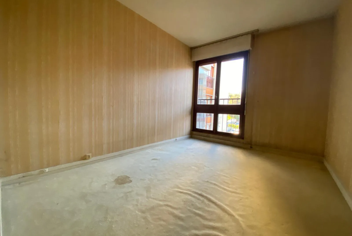 À vendre : Appartement lumineux à rénover à Le Chesnay 