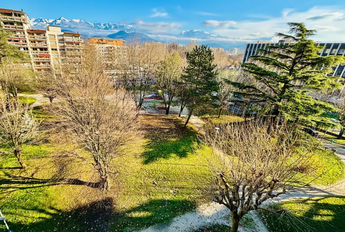 Grenoble - Appartement T4 de 80 m² avec balcon et terrasse 