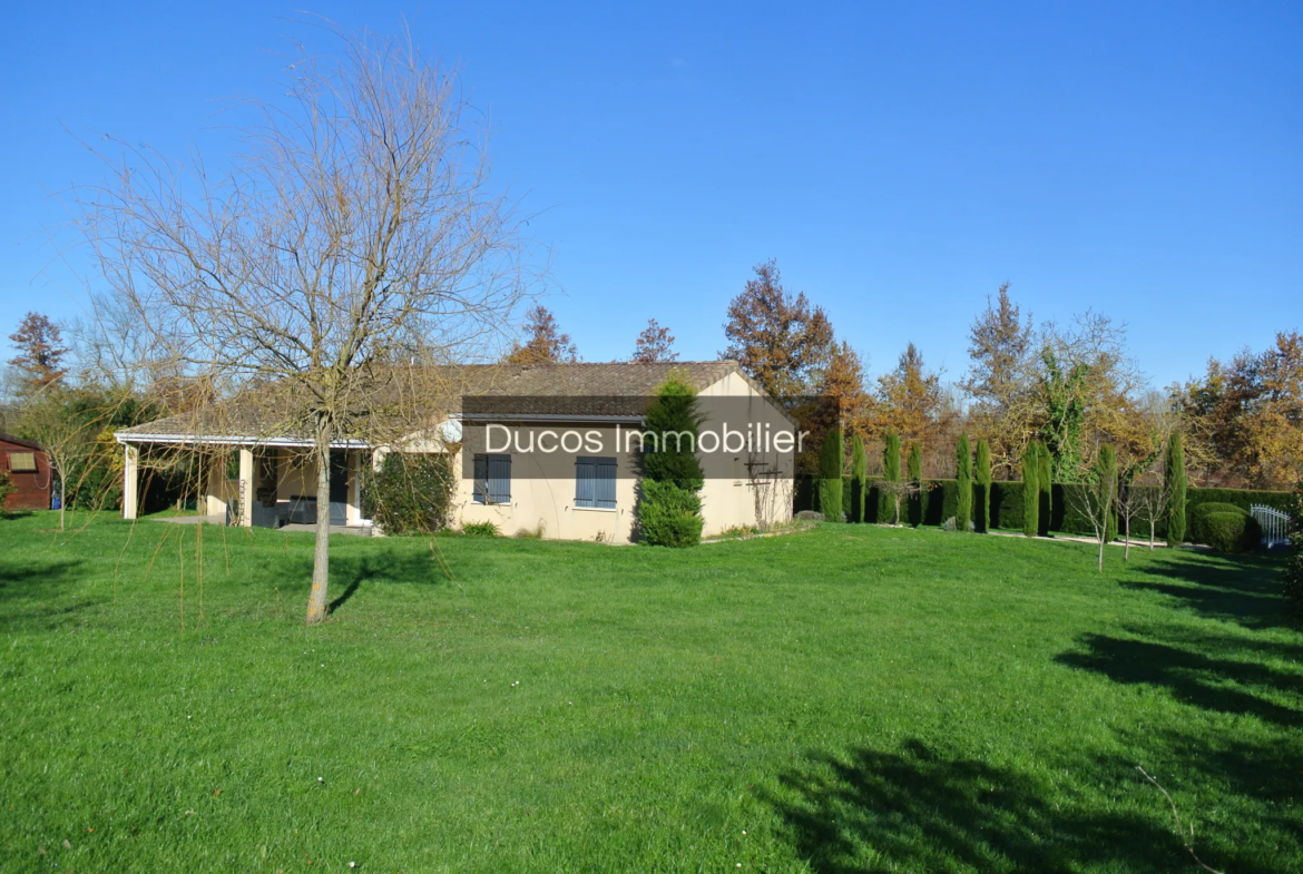 Maison de plain-pied proche de Duras avec jardin arboré 