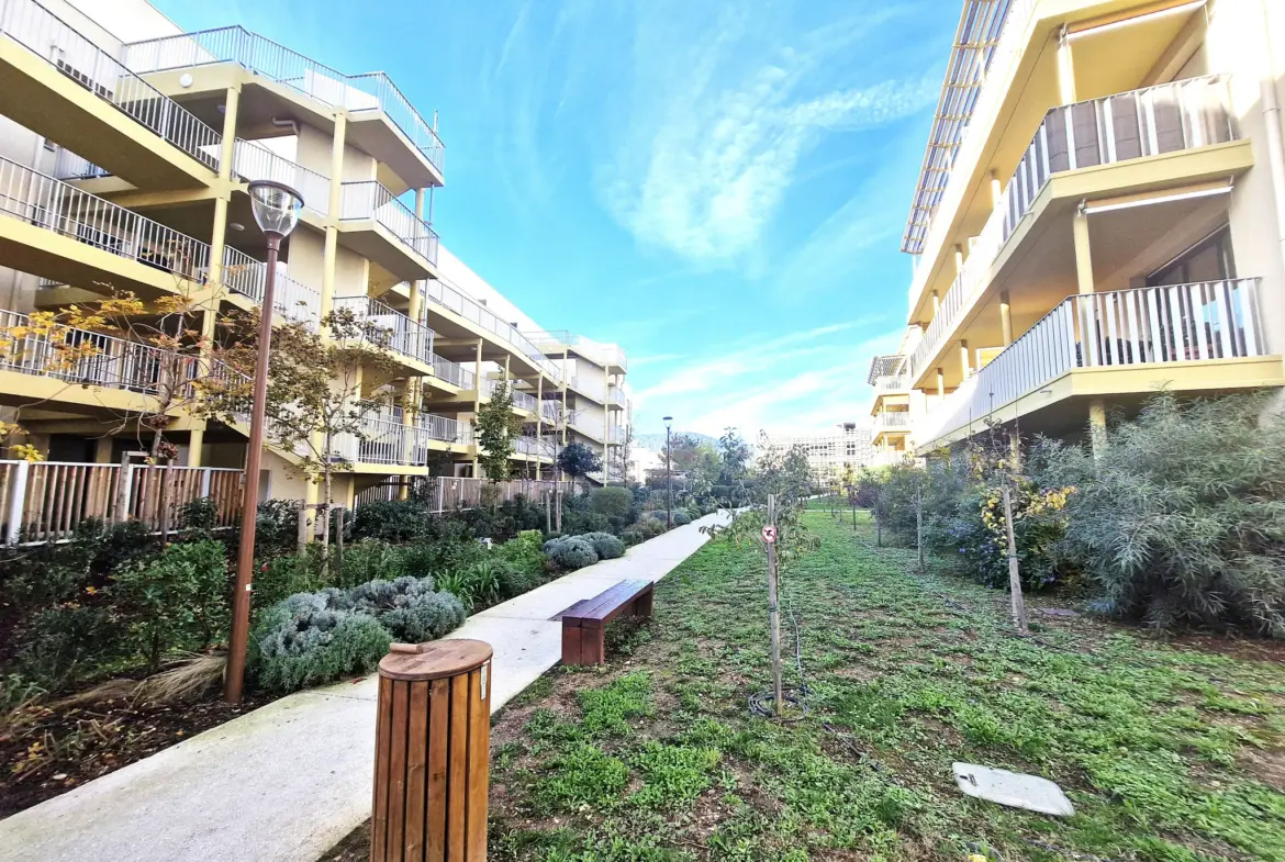 Appartement T3 récent avec terrasse à Solliès-Pont 