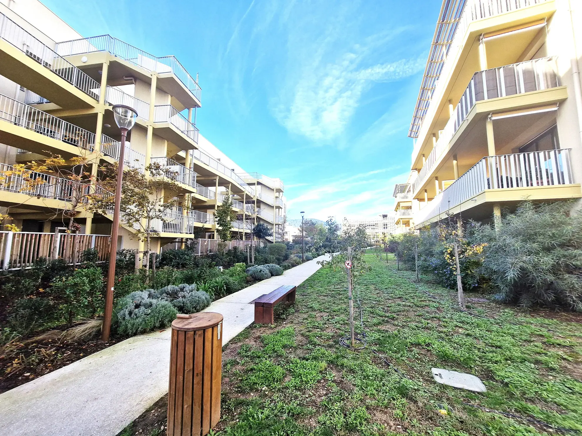 Appartement T3 récent avec terrasse à Solliès-Pont 