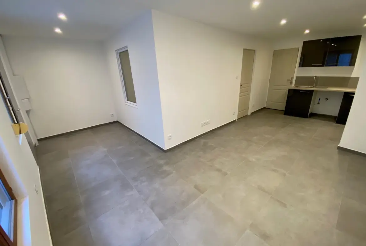 Appartement T2 rénové de 44 m² à Nîmes centre 