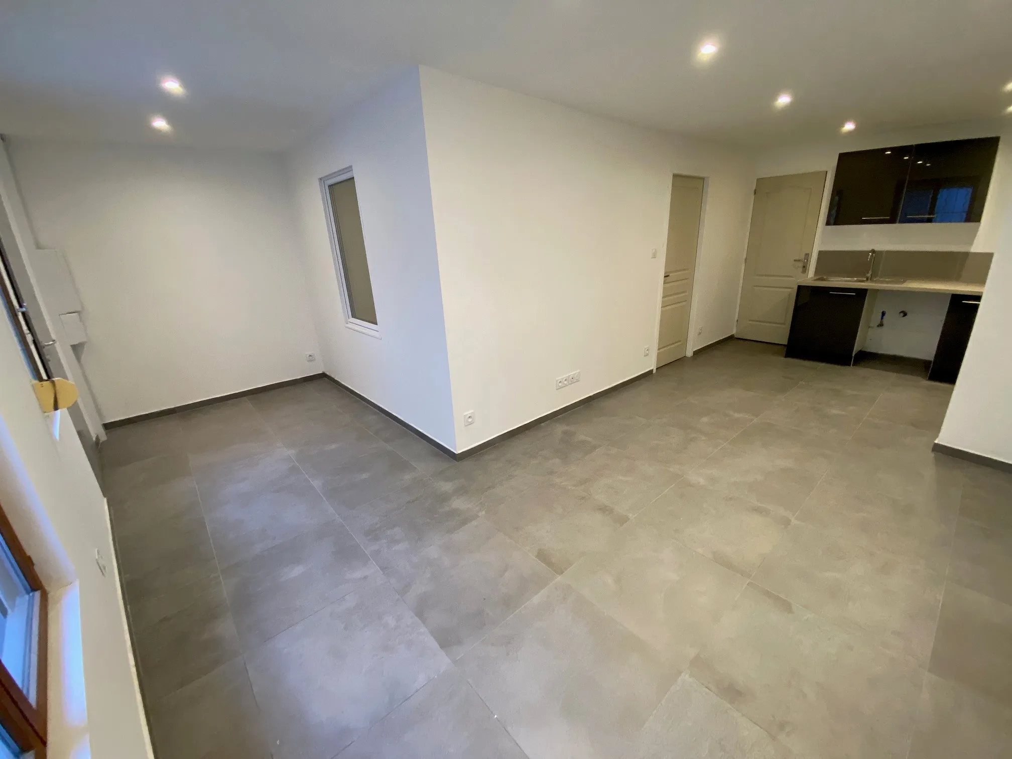 Appartement T2 rénové de 44 m² à Nîmes centre 