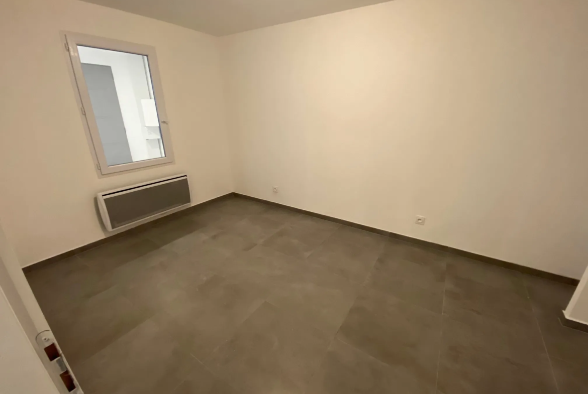 Appartement T2 rénové de 44 m² à Nîmes centre 