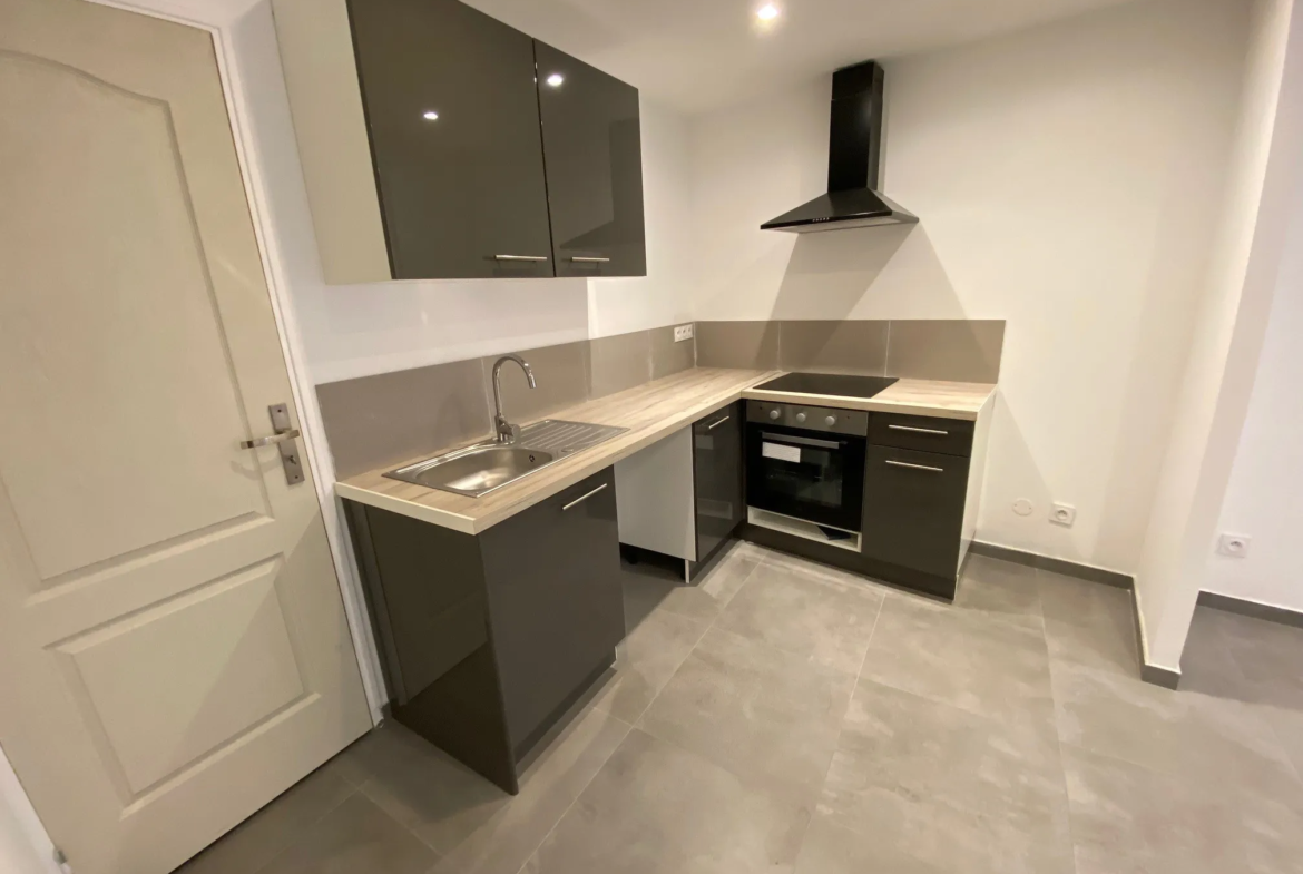 Appartement T2 rénové de 44 m² à Nîmes centre 