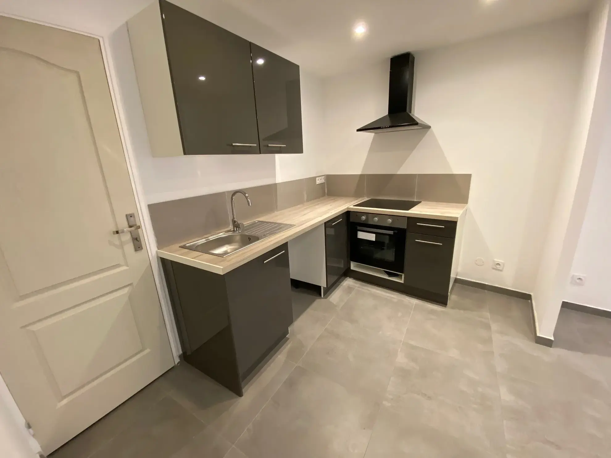 Appartement T2 rénové de 44 m² à Nîmes centre 